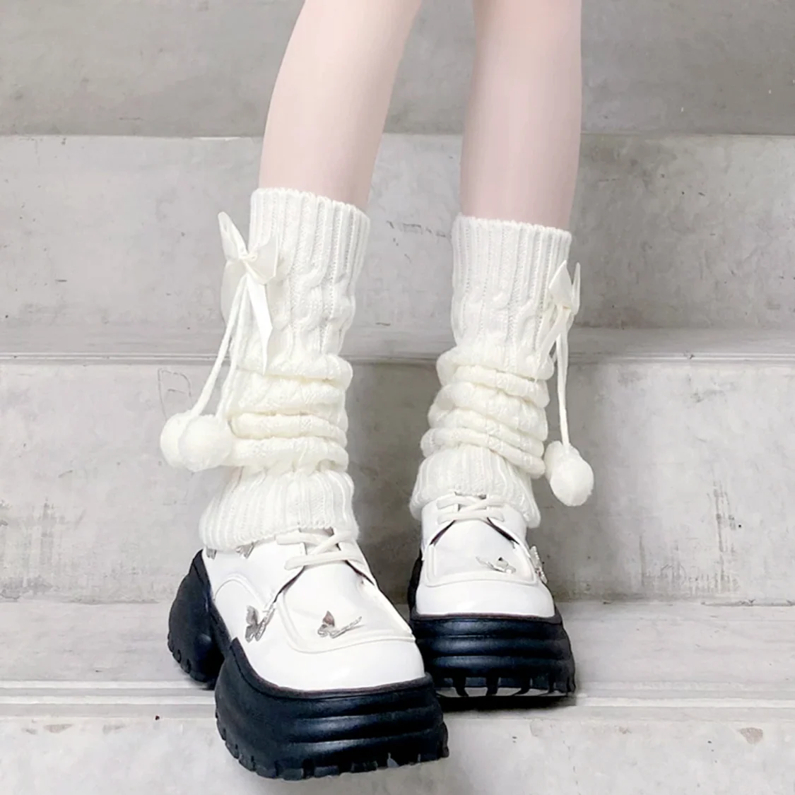 Fur ball bow socks HA2342 - Image 3